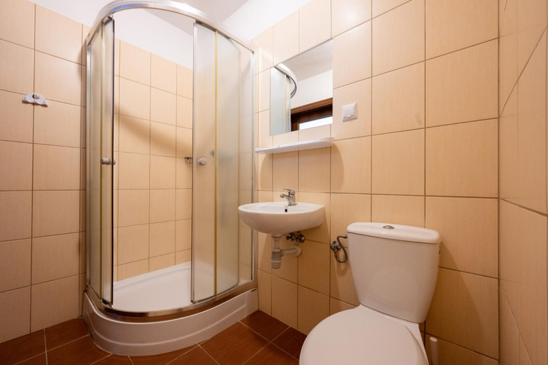 Bathroom, OW Carbo Dabki - w sasiedztwie lasu i jeziora, Sławno