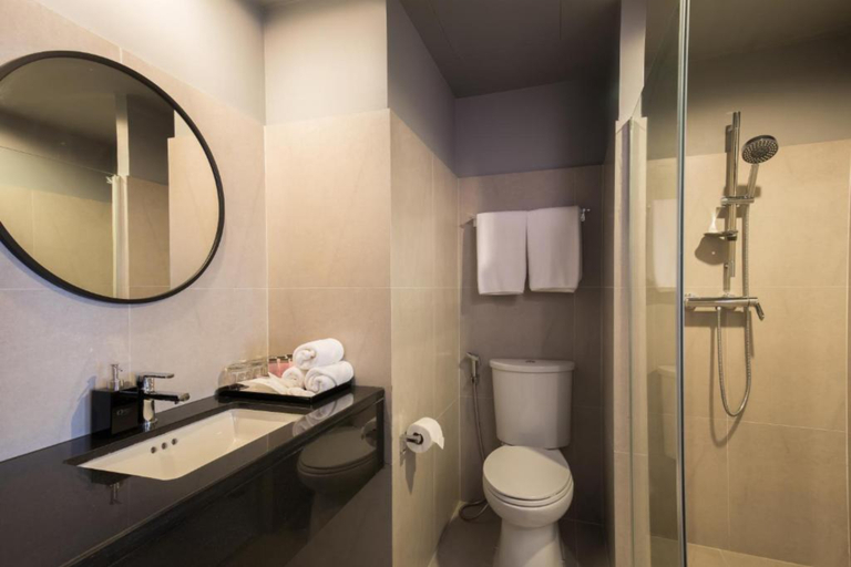 Bathroom 5, Journeyhub Central Pattaya, Pattaya