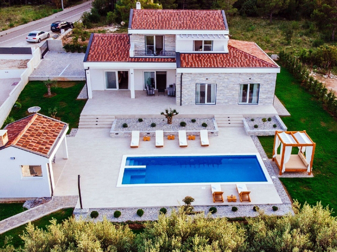Exterior & Views 2, Villa With Private Pool and Garden, Novigrad