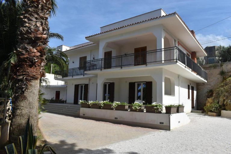 Others 4, b&b Lastracu, Trapani