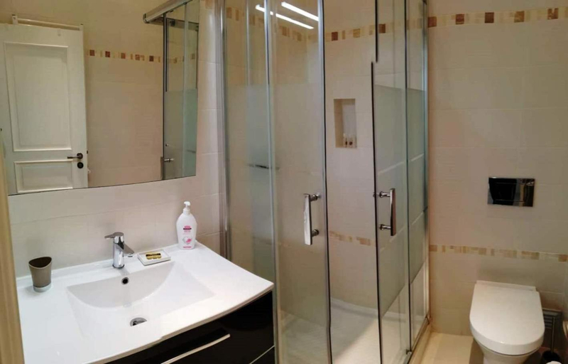 Bathroom 3, Candido Reis Apartments, Lagos