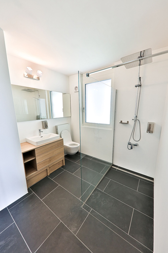 Bathroom 5, Young Backpackers Homestay, Luzern