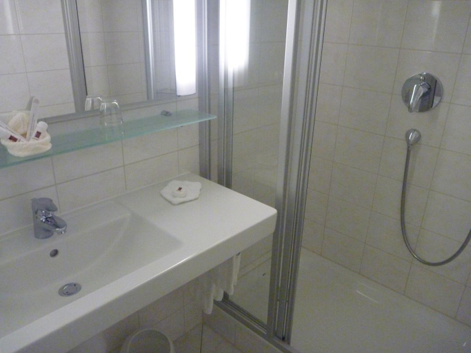 Bathroom 5, Hotel Oberkirch, Freiburg im Breisgau