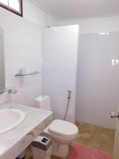 Bathroom 3, Sanuk Bungalow, Takua Pa