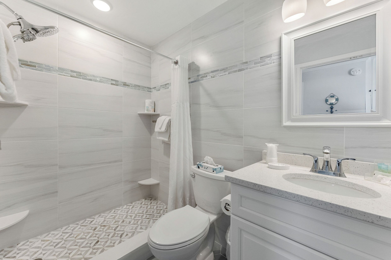 Bathroom 4, Beachcomber Resort, Cape May