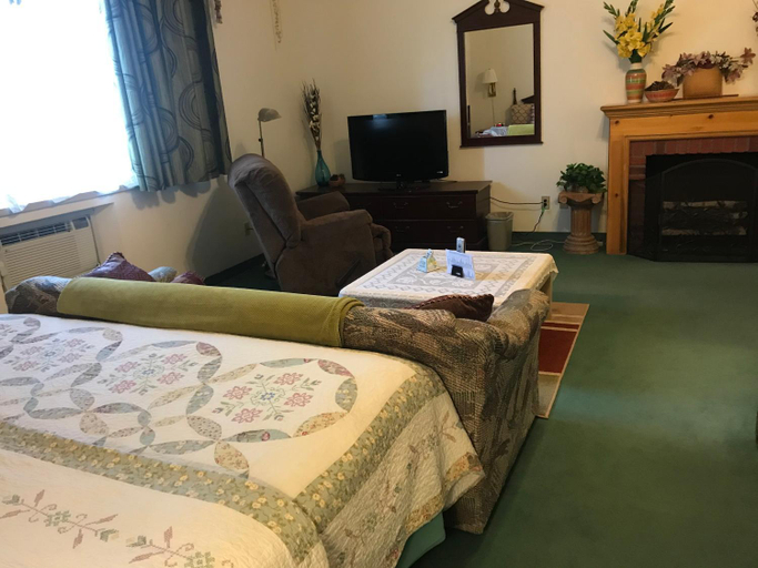 Bedroom 2, Country Lodge inn, Fillmore