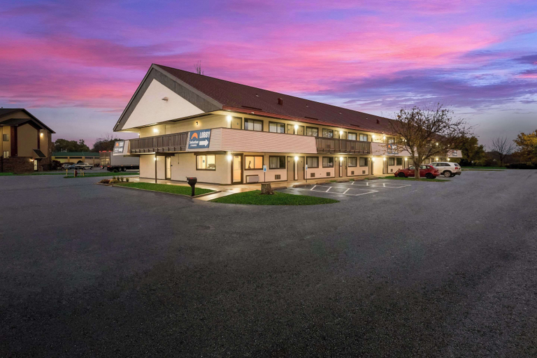Exterior & Views 2, Suburban Studios Peoria, Peoria