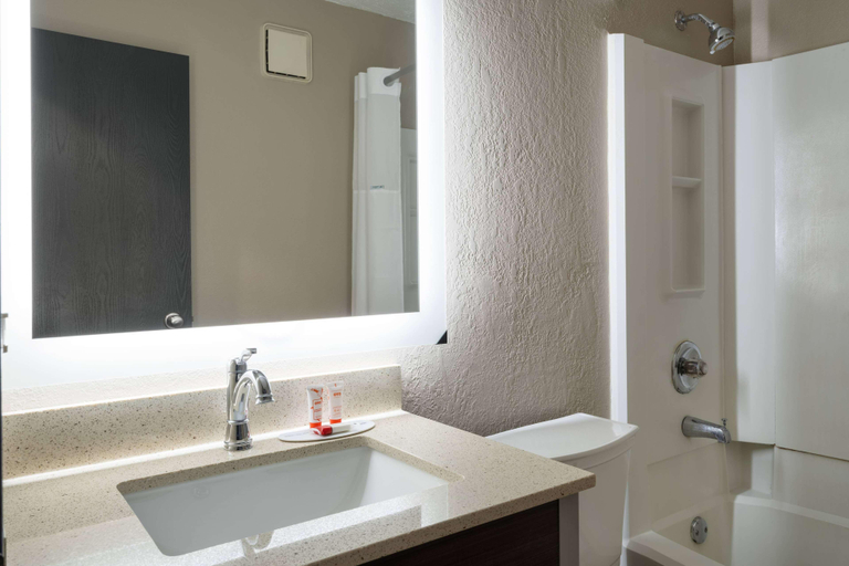 Bathroom 4, Super 8 By Wyndham Merrillville/Gary Area, Lake