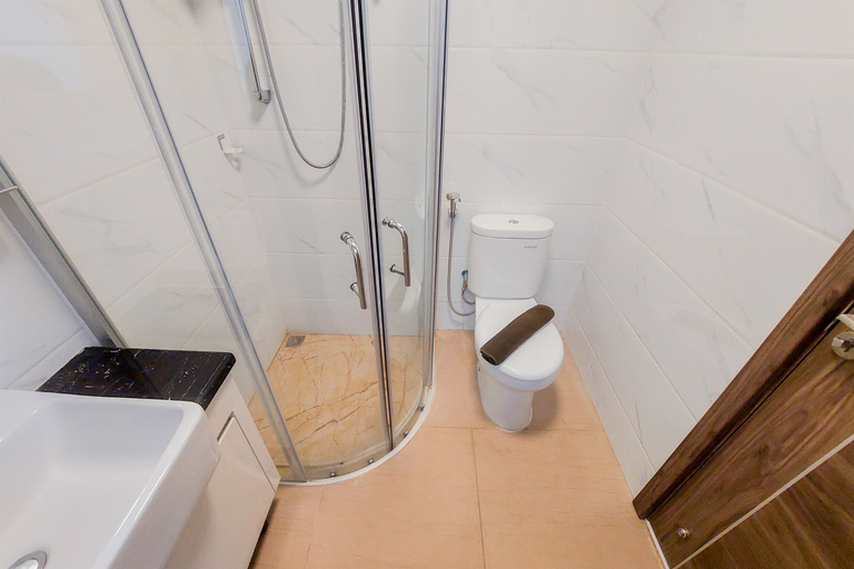 Bathroom 5, Homey 3BR Sky House BSD Apartment next to AEON Mall By Travelio, Tangerang Selatan
