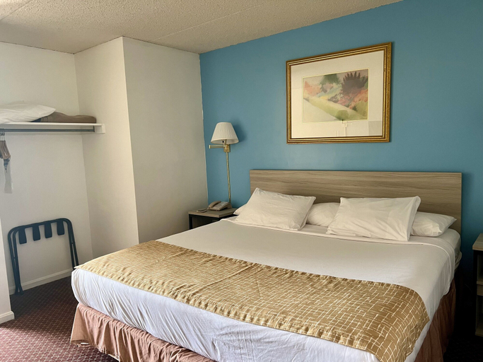 Bedroom 2, Travelodge by Wyndham Hershey, Dauphin
