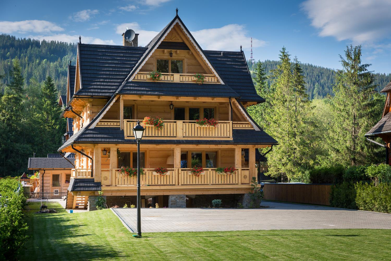Exterior & Views