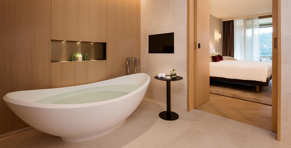 Bathroom 7