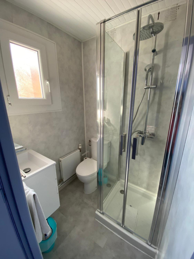 Bathroom 5, Hotel Le Bambi, Doubs