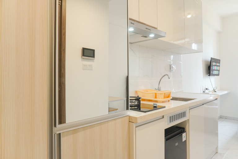 Others 3, Furnished and Cozy Studio Sky House Alam Sutera Apartment By Travelio, Tangerang
