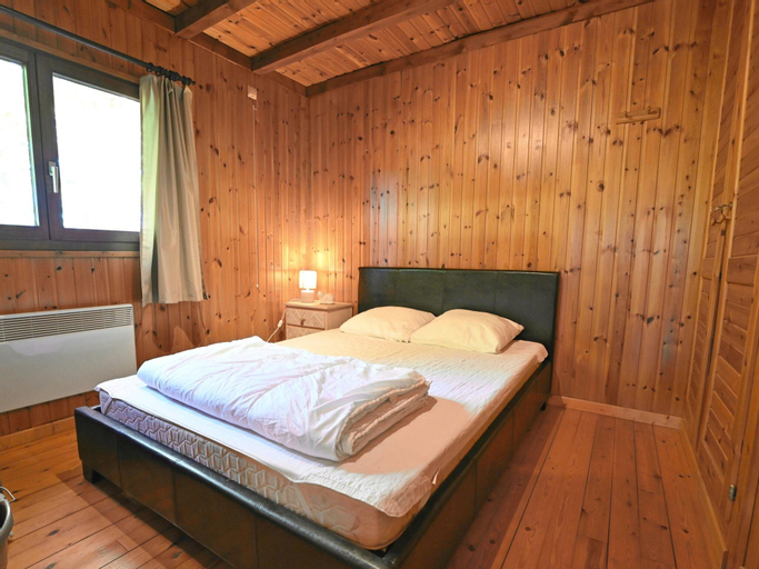 Bedroom 3, Beautiful chalet for 4 pax quietly located with a beautifully landscaped garden, Namur