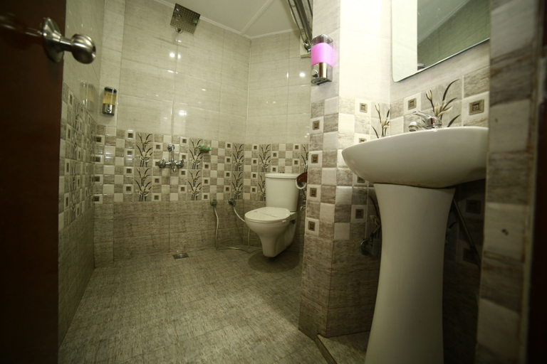Bathroom 4, Hotel Samrat International, Sirohi