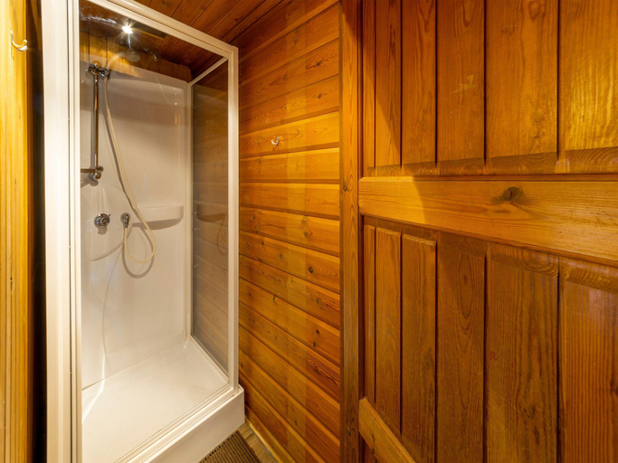 Bathroom 3, Majestic chalet in Durbuy 200 meters from the Golf, Luxembourg
