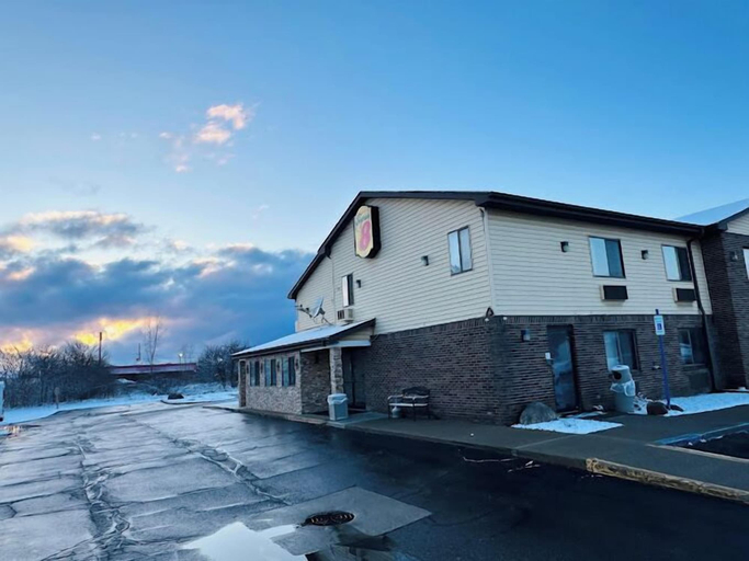 Exterior & Views 2, Super 8 by Wyndham Imlay City, Lapeer