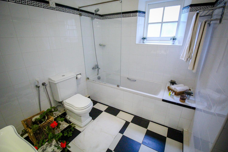 Bathroom 4, Brockenhurst Bungalow, Nuwara Eliya