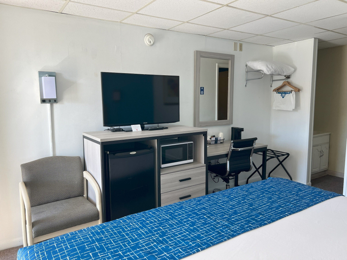 Bedroom 2, Travelodge by Wyndham Hershey, Dauphin