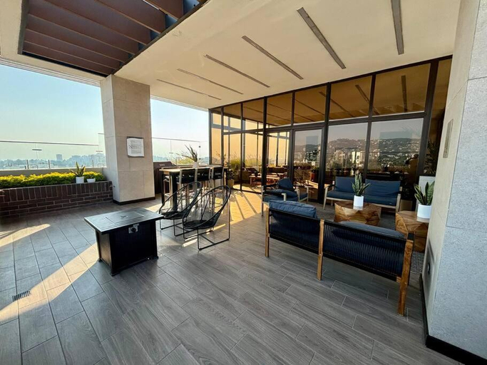 Food & Drinks 5, Minimalist 3 Bedroom Apartment, ZONA 10