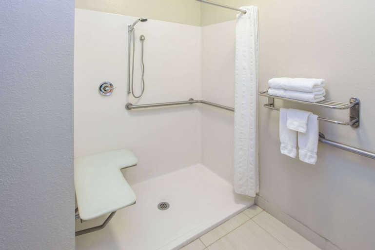 Bedroom 4, Hawthorn Extended Stay by Wyndham Bloomington, McLean