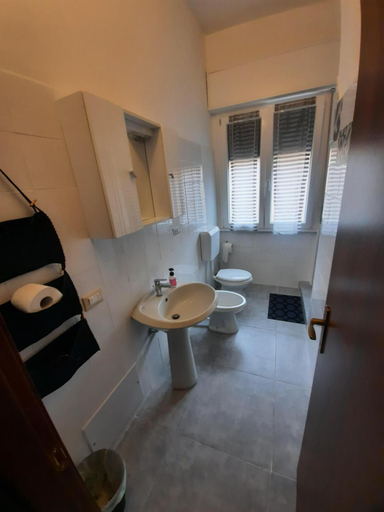Bathroom 2, B&B Confine, Como