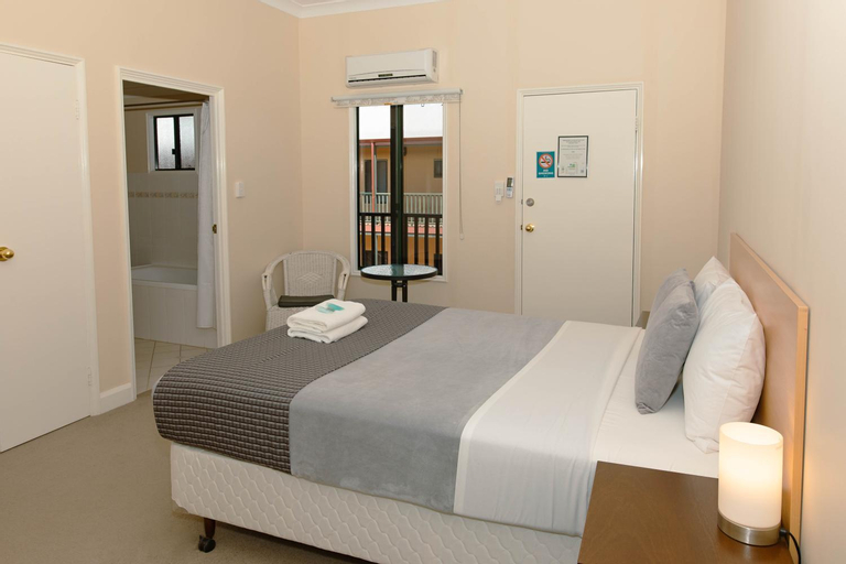 Bedroom 2, Settlers Hotel York, York
