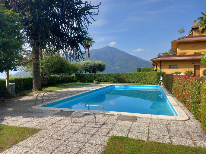 Sport & Beauty 2, Holiday Home in Maccagno with Pool, Varese