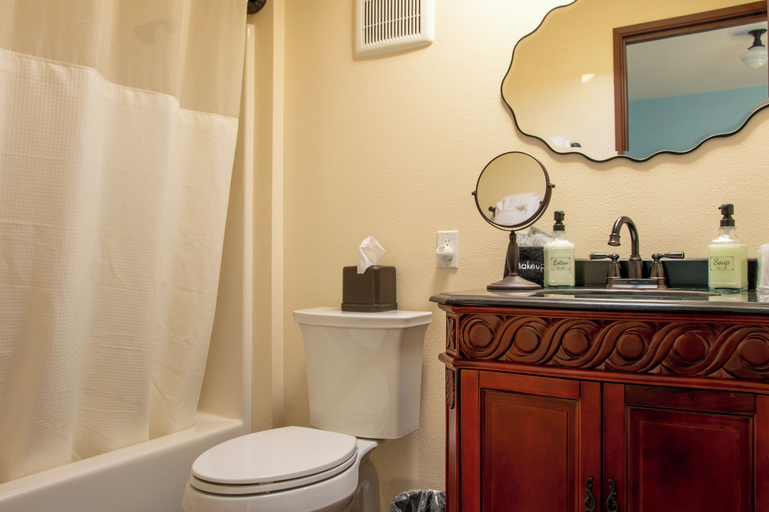 Bathroom 4, Pearl Inn Bed and Breakfast, Pacific