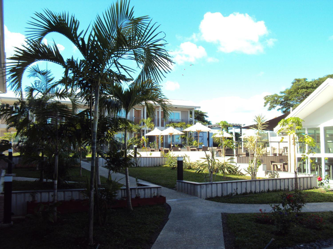 Exterior & Views