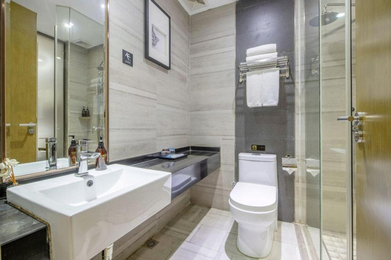 Bathroom 14