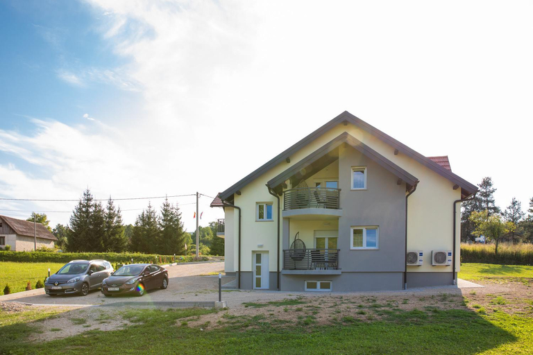 Others 3, Apartmani Leptir, Rakovica