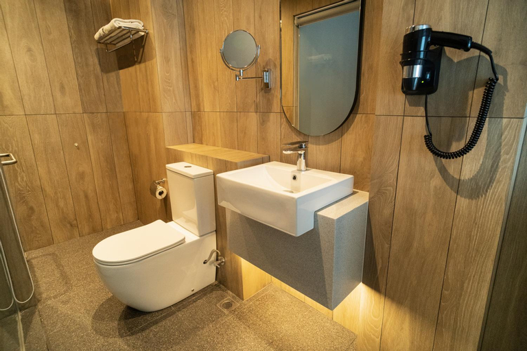 Bathroom 13