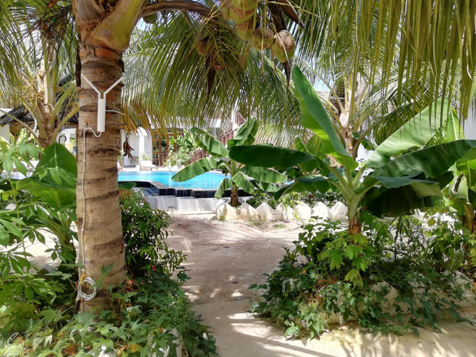 Others 2, The New Blue Waves Hotel, Kusini