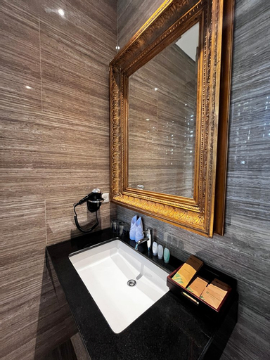 Bathroom 4