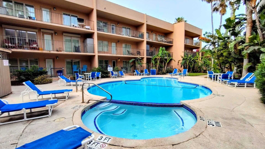 Pool 5, Beachview 208 Minium 2 Bedroom Condo by RedAwning, Cameron