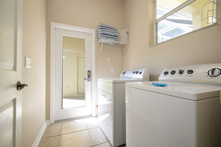 Bathroom 2, Stunning 5 Bd Home w/ Pool Close to Disney 7420, Osceola