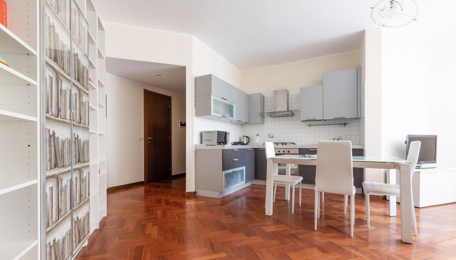 Others 5, Italianway - Sismondi 74, Milano