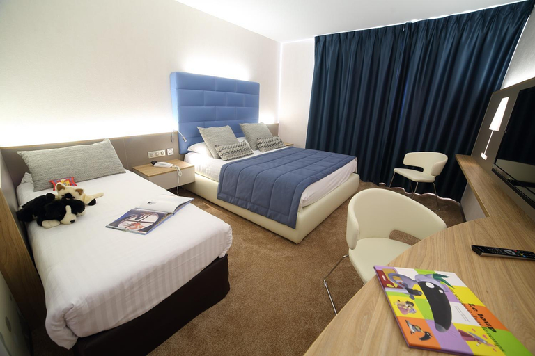 Bedroom 3, Hotel Plaza - site du Futuroscope, Vienne