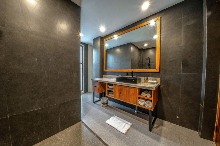 Bathroom 19