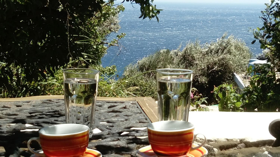 Food & Drinks 5, Zacharoula Rooms, North Aegean