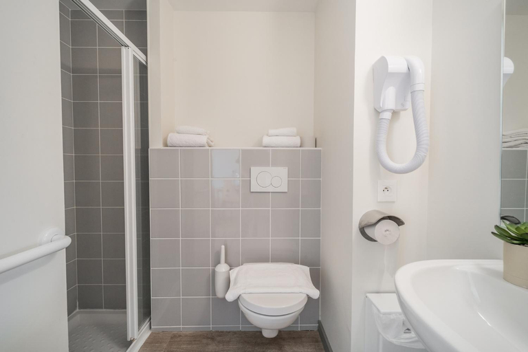 Bathroom 4, Centre Jean XXIII, Haute-Savoie