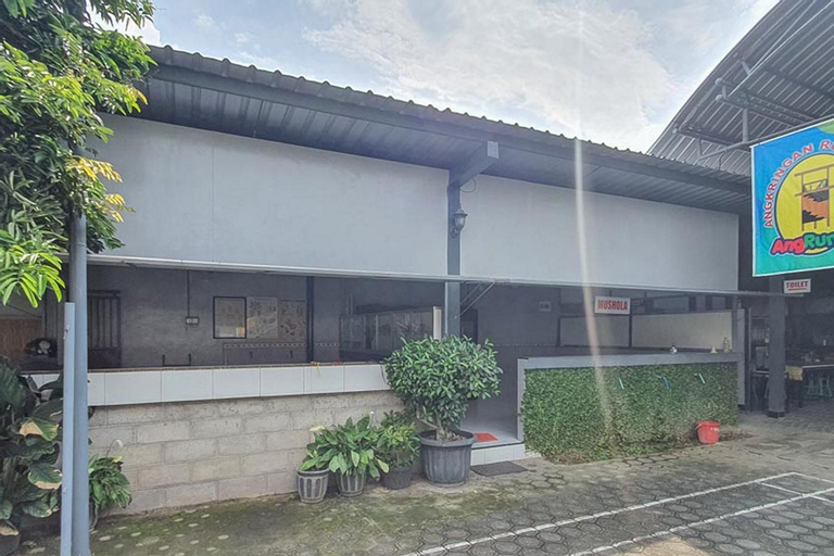 Exterior & Views, Angrumba Family Homestay near RSUD Caruban Mitra RedDoorz, Madiun