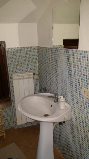 Bathroom 4, Albergo Diffuso di Campolattaro, Benevento