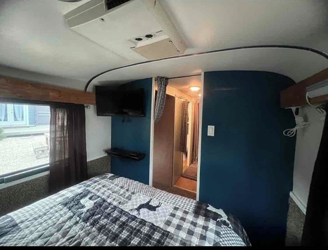 Bedroom 2, EL948, Comal