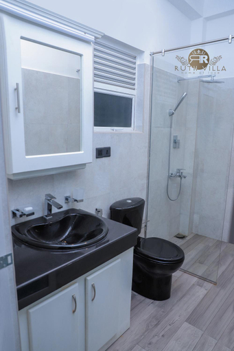 Bathroom 3, Ruth Villa Negombo, Negombo