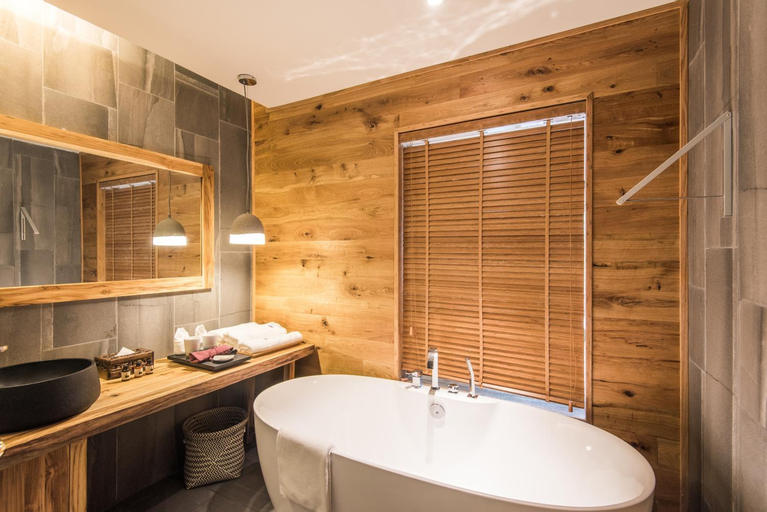Bathroom 7