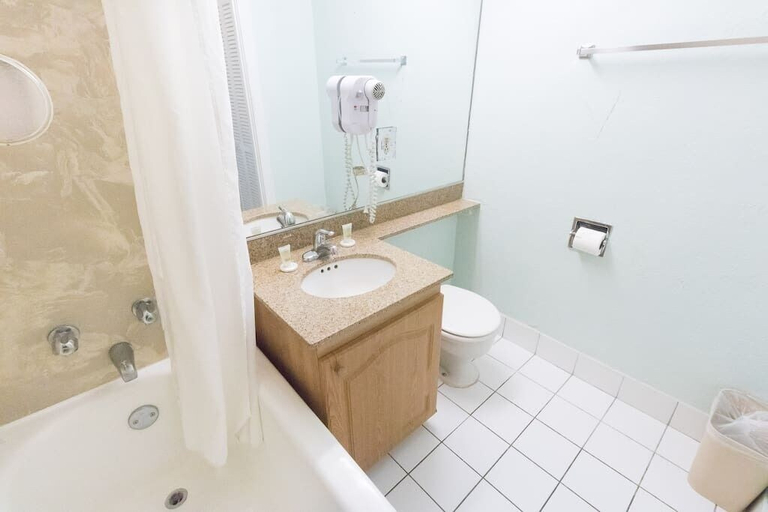 Bathroom, 604 Apartment Hollywood Beach, Broward
