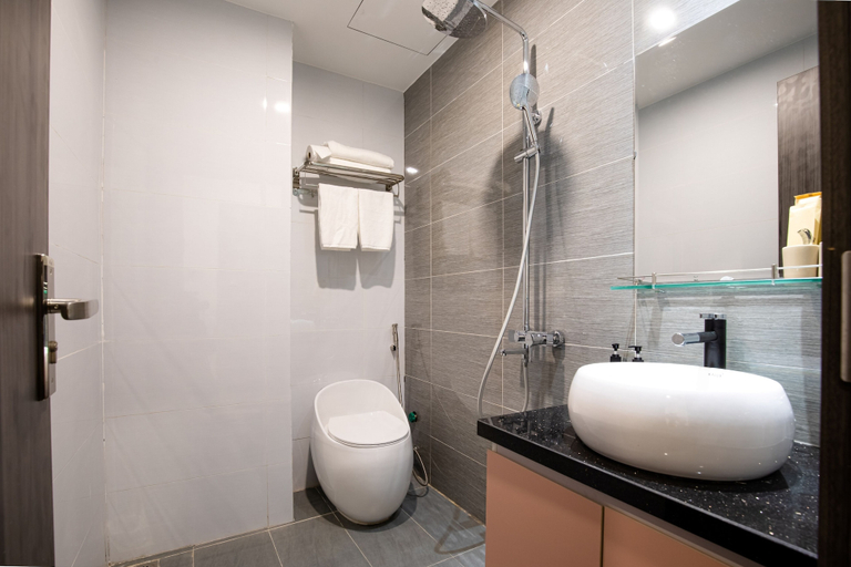 Bathroom 5, FIRST Studio Hotel Da Nang, Da Nang